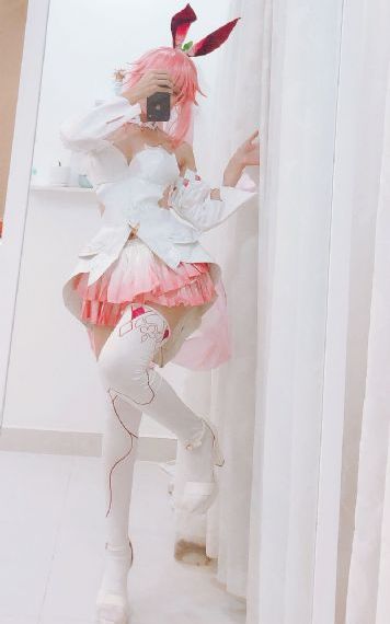 美女光屁屁露全身